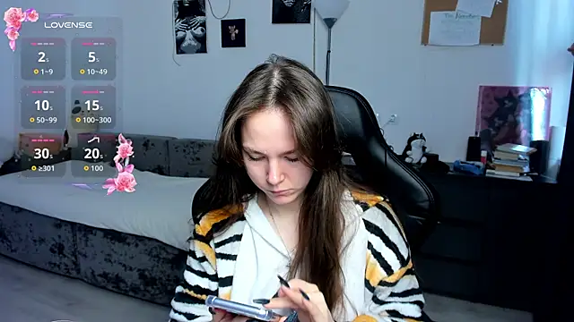 cute little ass online show from April 1, 2026, 6:14 am