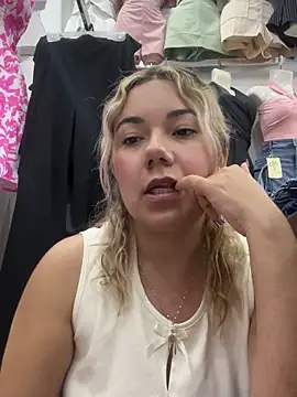 Snapshot of Fabii15 chatting on September 11, 2025, 12:33 am Fabii15 online show from September 11, 2025, 12:33 am