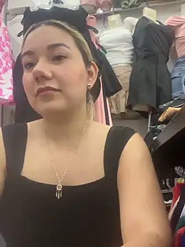 Snapshot of Fabii15 chatting on September 17, 2025, 11:06 pm Fabii15 online show from September 17, 2025, 11:06 pm