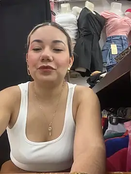 Snapshot of Fabii15 chatting on September 22, 2025, 11:07 pm Fabii15 online show from September 22, 2025, 11:07 pm