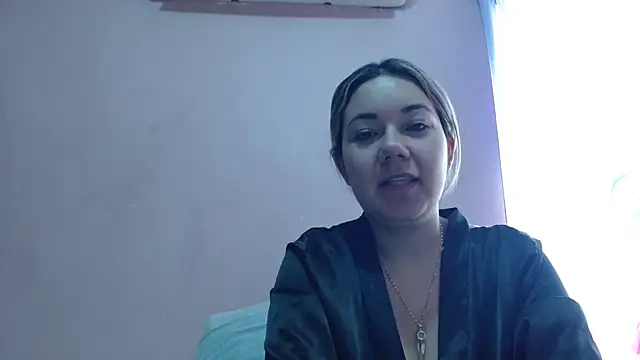 Snapshot of Fabii15 chatting on October 7, 2025, 8:28 pm Fabii15 online show from October 7, 2025, 8:28 pm