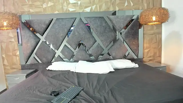 Selene  Lopez  online show from April 15, 2026, 9:26 pm