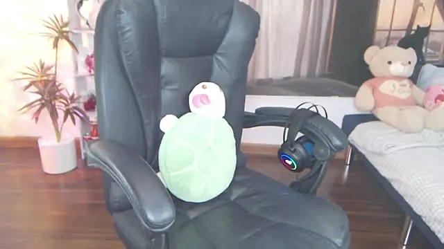 Suzie Wet Cave online show from September 25, 2025, 11:47 am