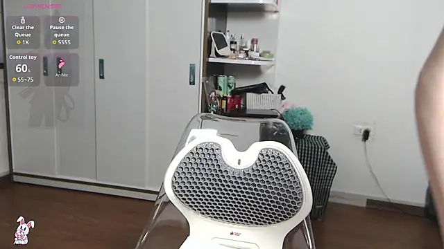 Suzie Wet Cave online show from March 27, 2026, 11:10 am