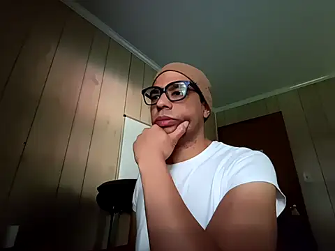 NaturalBeautyQueen online show from September 20, 2025, 1:45 pm