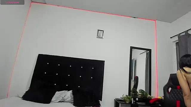 NicoleFletcher online show from September 24, 2025, 10:40 am