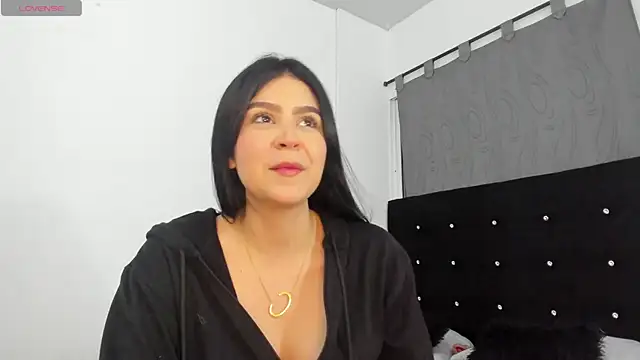 NicoleFletcher online show from October 10, 2025, 6:23 am