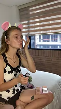 Snapshot of andyzuzka chatting on October 31, 2025, 2:40 pm andyzuzka online show from October 31, 2025, 2:40 pm