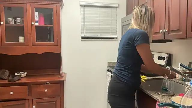 prettyykitty22 online show from November 3, 2025, 12:35 am