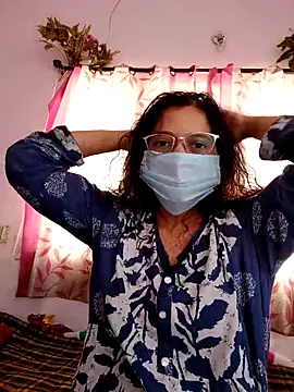 Snapshot of thanusi_2 chatting on March 19, 2026, 5:44 am thanusi 2 online show from March 19, 2026, 5:44 am