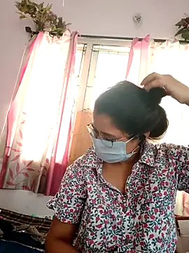 Snapshot of thanusi_2 chatting on April 4, 2026, 4:11 am thanusi 2 online show from April 4, 2026, 4:11 am