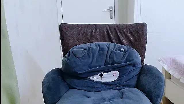 Winnie-01 online show from April 5, 2026, 3:31 pm