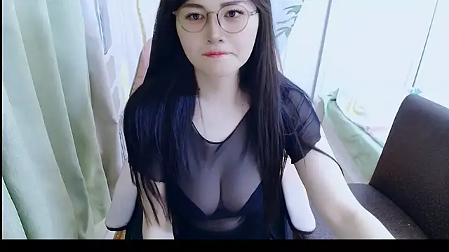 Winnie-01 online show from April 12, 2026, 1:54 am