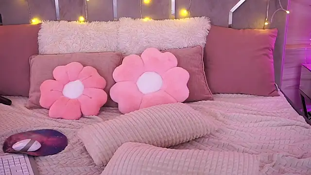 MysticGrace online show from April 19, 2026, 6:10 pm