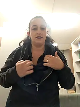 Snapshot of monella821 chatting on November 26, 2025, 4:19 pm monella821 online show from November 26, 2025, 4:19 pm