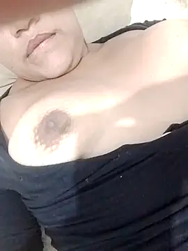 Snapshot of Manugata085 chatting on April 12, 2026, 9:42 pm Manugata085 online show from April 12, 2026, 9:42 pm