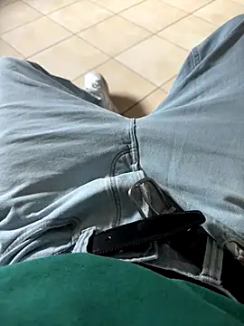 Snapshot of Manu97k chatting on October 13, 2025, 3:01 pm Manu97k online show from October 13, 2025, 3:01 pm