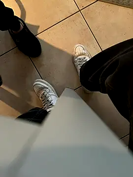 Snapshot of Manu97k chatting on October 20, 2025, 2:17 pm Manu97k online show from October 20, 2025, 2:17 pm