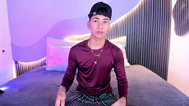 Snapshot of Dominic_ghost chatting on November 10, 2025, 1:04 am Dominic ghost online show from November 10, 2025, 1:04 am