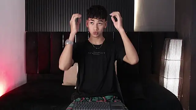 Snapshot of Dominic_ghost chatting on November 13, 2025, 3:38 am Dominic ghost online show from November 13, 2025, 3:38 am