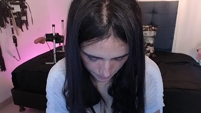 elowen halley1 online show from September 16, 2025, 6:53 pm