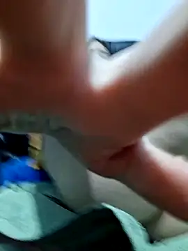 vaneza1999 online show from November 4, 2025, 9:03 pm