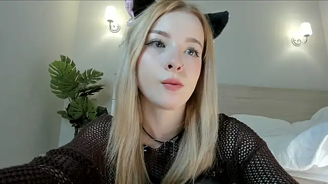 Nana Wilson online show from October 6, 2025, 4:10 am