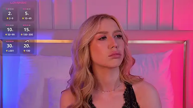 VelvetHell online show from October 4, 2025, 3:37 am