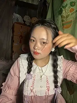 Julia-Elsa online show from October 1, 2025, 3:23 am