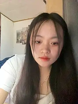 Julia-Elsa online show from October 28, 2025, 4:27 am