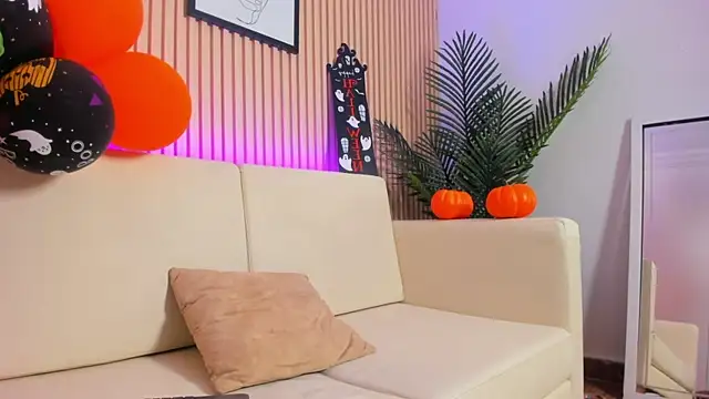 Brunette  boy online show from October 31, 2025, 3:40 am