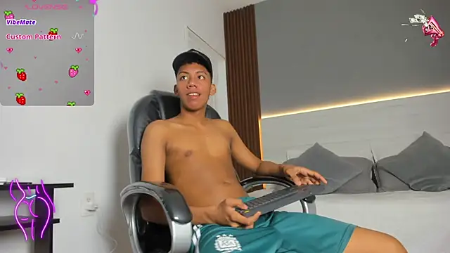 Brunette  boy online show from November 30, 2025, 6:45 pm