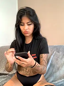 Snapshot of mrskarmaa chatting on November 12, 2025, 9:10 am mrskarmaa online show from November 12, 2025, 9:10 am