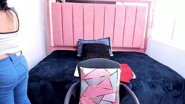 Barbara fox   online show from November 19, 2025, 12:05 pm