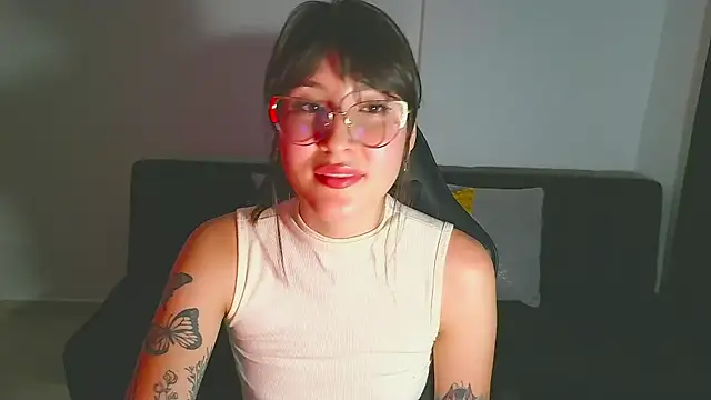 Yulienneg online show from April 29, 2026, 1:10 am