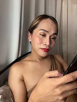 Snapshot of RomanticPearlTS chatting on February 14, 2026, 12:24 pm RomanticPearlTS online show from February 14, 2026, 12:24 pm