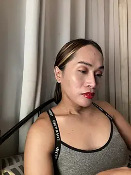 Snapshot of RomanticPearlTS chatting on February 19, 2026, 2:13 pm RomanticPearlTS online show from February 19, 2026, 2:13 pm