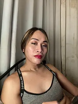 Snapshot of RomanticPearlTS chatting on March 1, 2026, 1:40 am RomanticPearlTS online show from March 1, 2026, 1:40 am