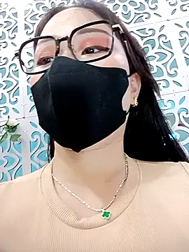 Snapshot of Bonnie-2k chatting on October 14, 2025, 8:15 am Bonnie-2k online show from October 14, 2025, 8:15 am