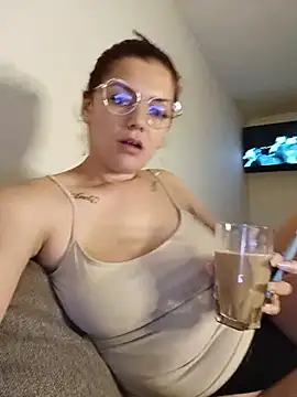Snapshot of LadyNora chatting on June 1, 2026, 7:04 pm LadyNora online show from June 1, 2026, 7:04 pm