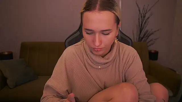 LilElfie online show from October 12, 2025, 1:43 pm