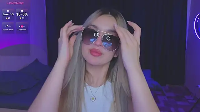 Snapshot of RoxyChill chatting on September 11, 2025, 9:26 pm RoxyChill online show from September 11, 2025, 9:26 pm