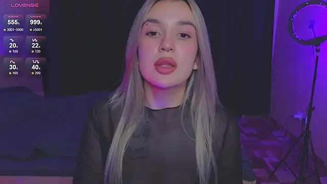 Snapshot of RoxyChill chatting on September 13, 2025, 8:30 pm RoxyChill online show from September 13, 2025, 8:30 pm