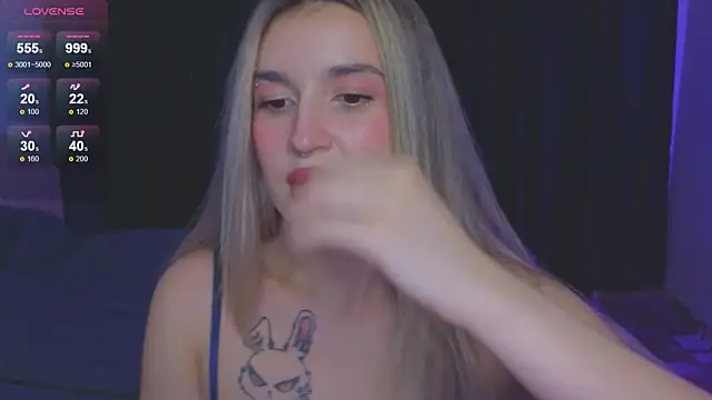 Snapshot of RoxyChill chatting on September 15, 2025, 7:47 pm RoxyChill online show from September 15, 2025, 7:47 pm