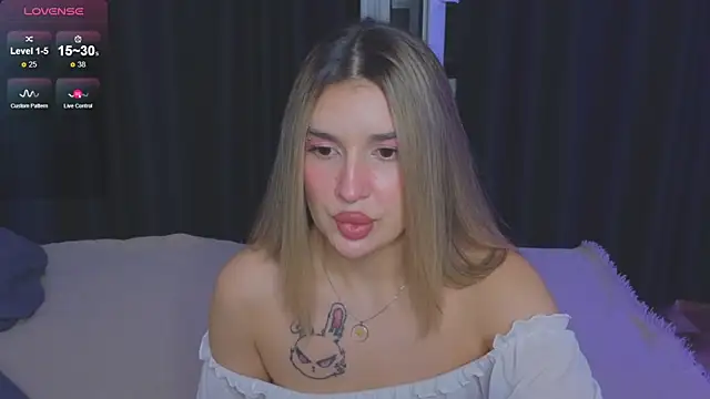 Snapshot of RoxyChill chatting on September 17, 2025, 7:48 pm RoxyChill online show from September 17, 2025, 7:48 pm