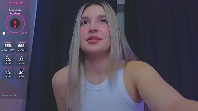 Snapshot of RoxyChill chatting on September 23, 2025, 8:01 pm RoxyChill online show from September 23, 2025, 8:01 pm