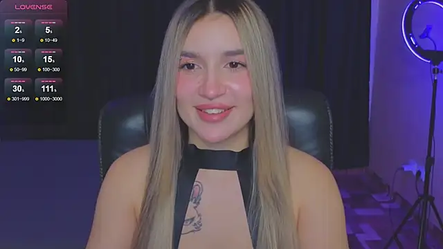 Snapshot of RoxyChill chatting on October 9, 2025, 7:12 pm RoxyChill online show from October 9, 2025, 7:12 pm