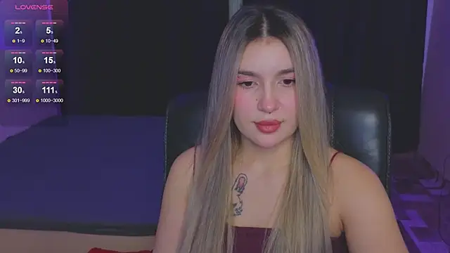 Snapshot of RoxyChill chatting on October 12, 2025, 9:03 pm RoxyChill online show from October 12, 2025, 9:03 pm