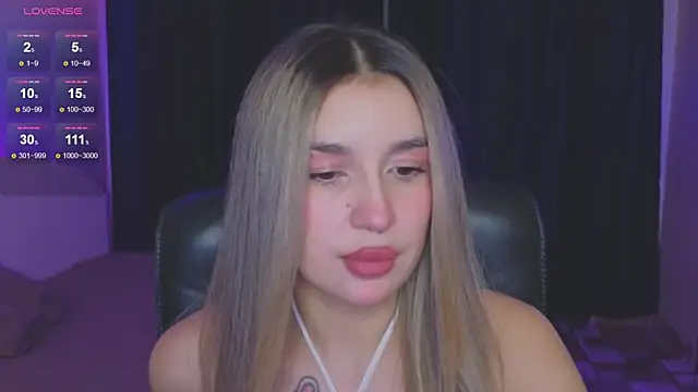 Snapshot of RoxyChill chatting on October 15, 2025, 7:14 pm RoxyChill online show from October 15, 2025, 7:14 pm