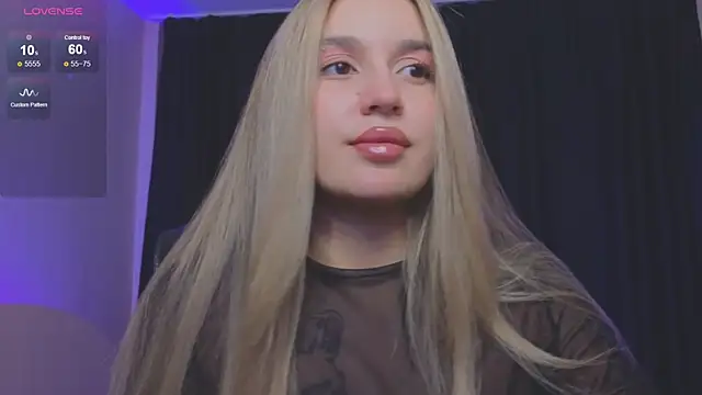 Snapshot of RoxyChill chatting on November 5, 2025, 8:09 pm RoxyChill online show from November 5, 2025, 8:09 pm